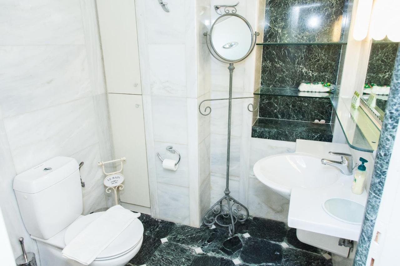 Chic Charming Central Athens Apt. Ngoại thất bức ảnh