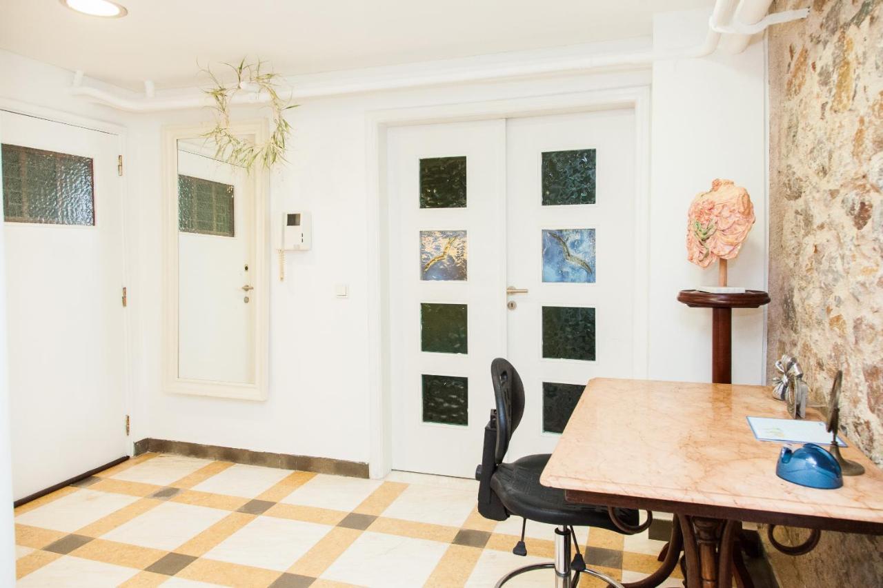 Chic Charming Central Athens Apt. Ngoại thất bức ảnh